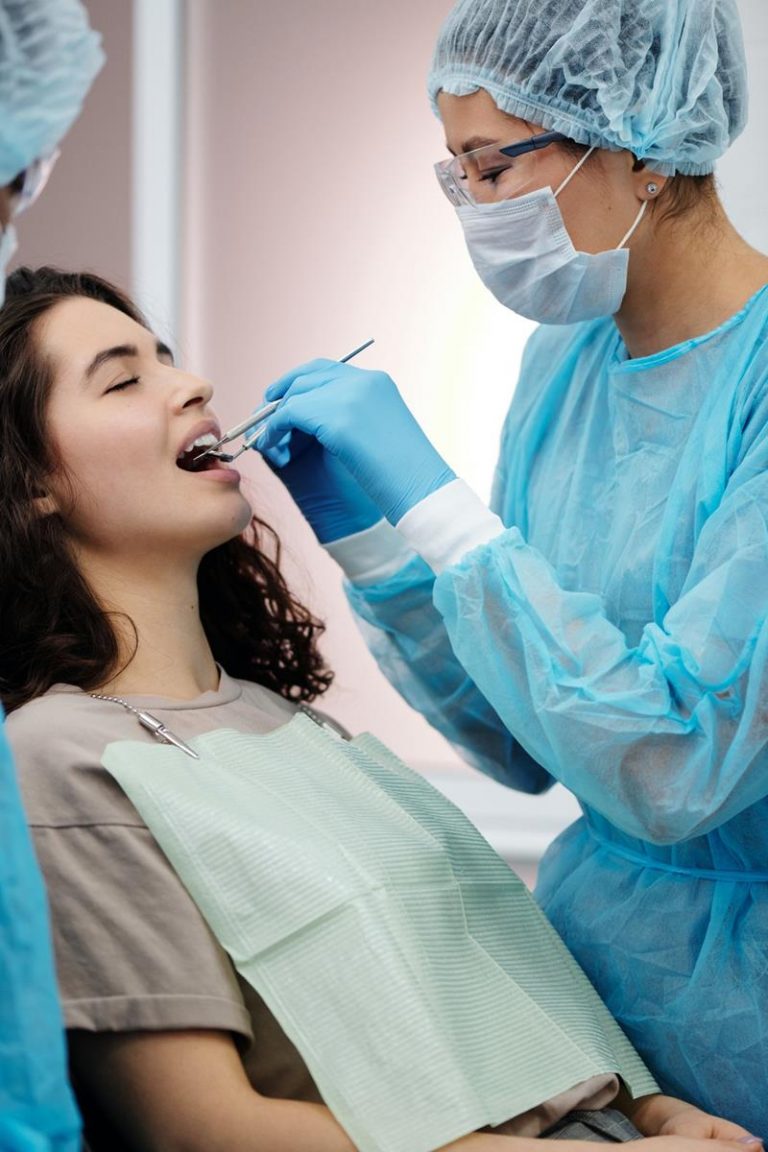 Przygotowywanie aparatów ortodontycznych przez specjalistów