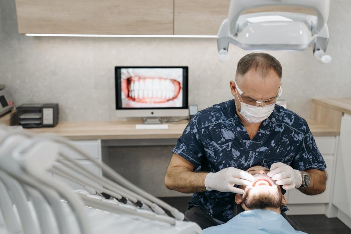 Przygotowywanie aparatów ortodontycznych przez specjalistów